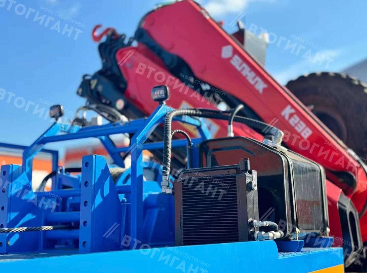 Автомобиль специальный для транспортировки блока манифольдов на шасси КАМАЗ 6560-53